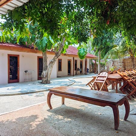 גילי טרוונגן Jati Village, Party Hostel And Bungalows מראה חיצוני תמונה