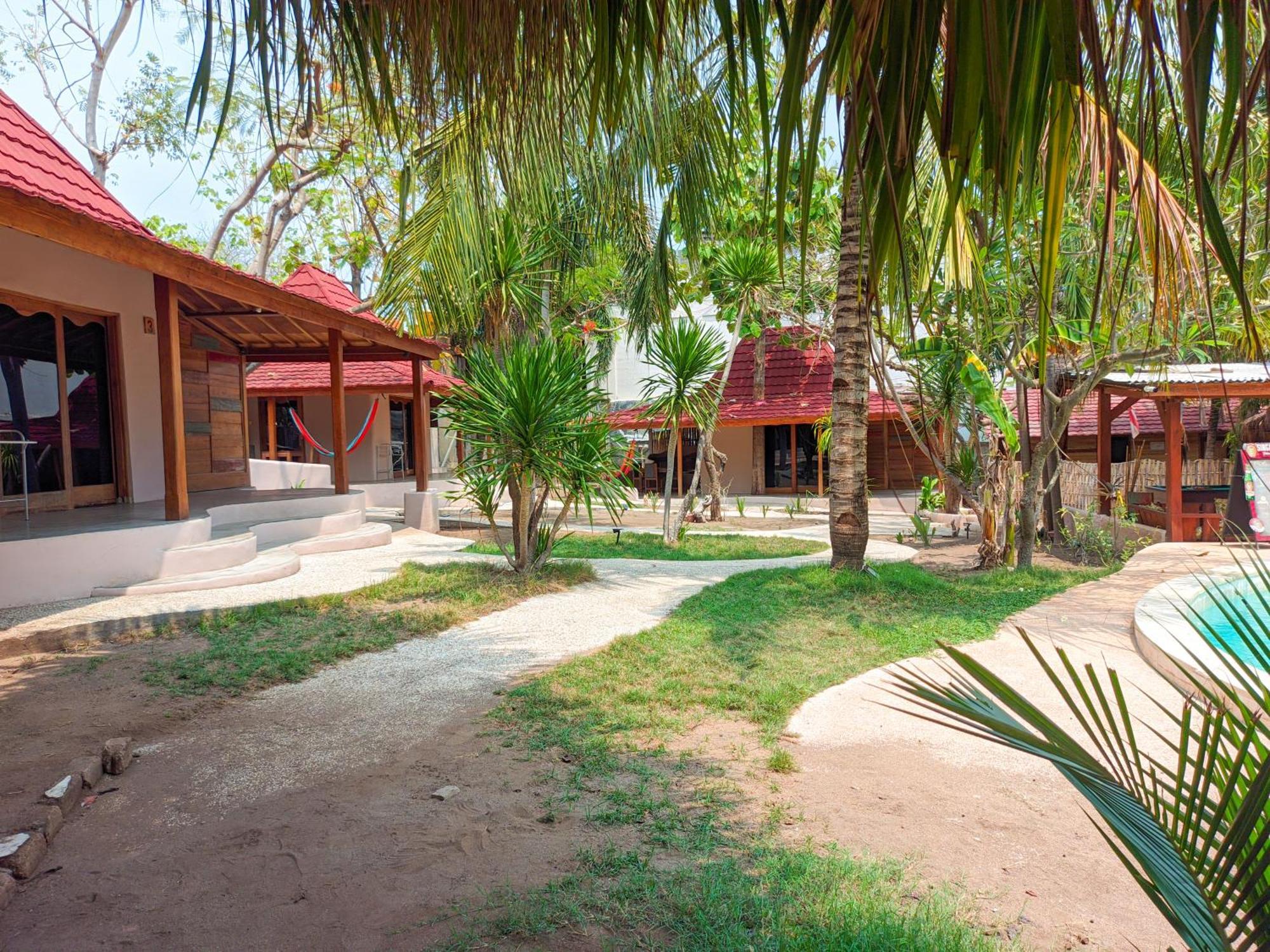 גילי טרוונגן Jati Village, Party Hostel And Bungalows מראה חיצוני תמונה
