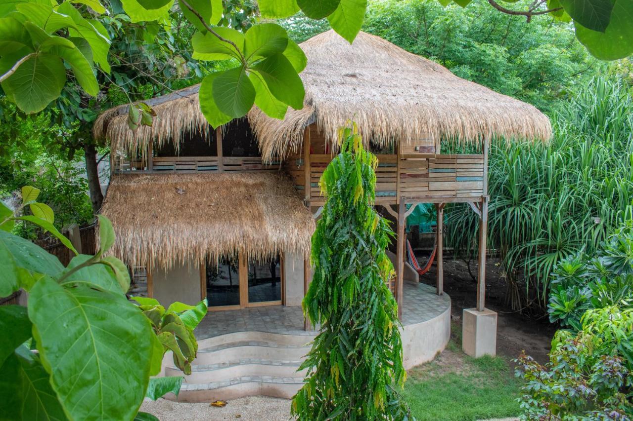 גילי טרוונגן Jati Village, Party Hostel And Bungalows מראה חיצוני תמונה